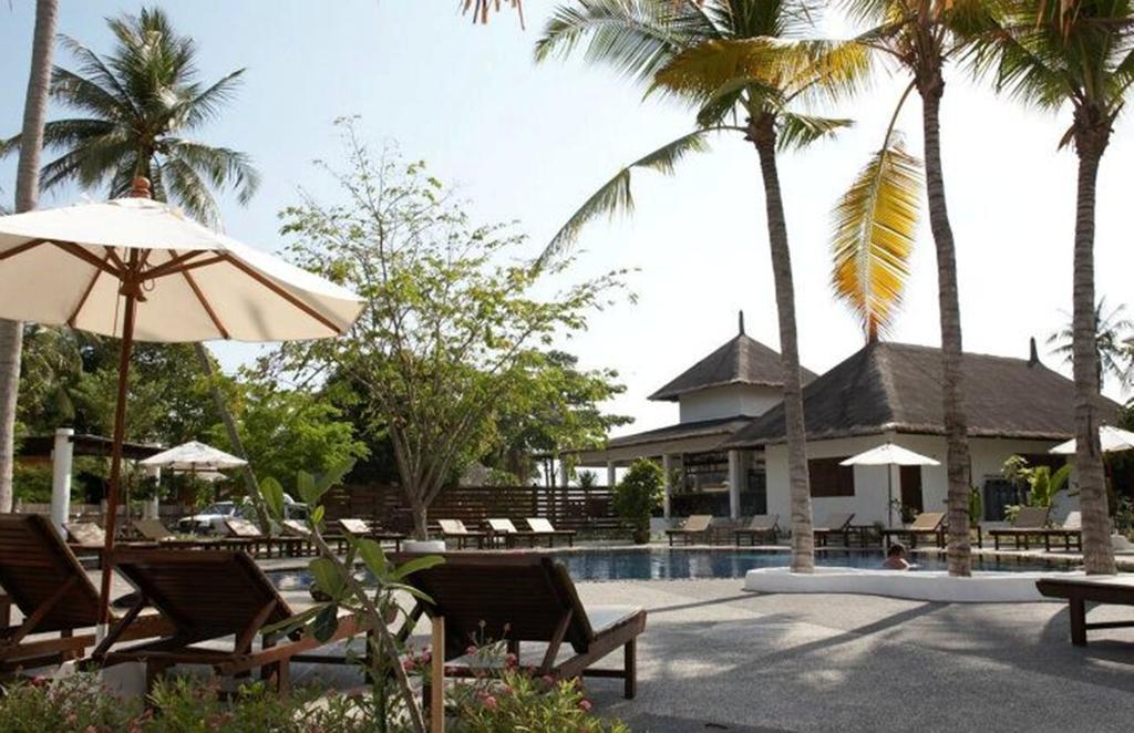 Hutcha Resort Маенам Экстерьер фото